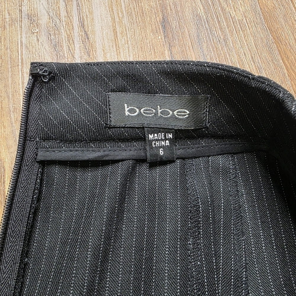 Bebe Black Pinstripe Back Zip Closure Pencil Skirt Size 6 - Picture 4 of 6